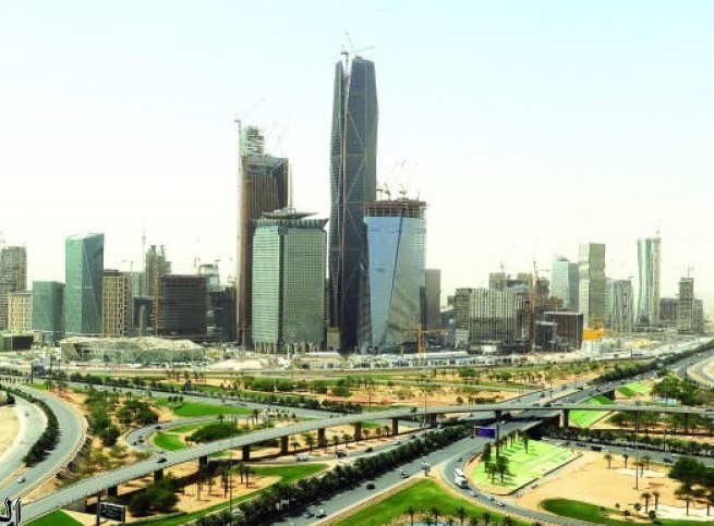 رياح سطحية مثيرة للأتربة على الرياض والشرقية