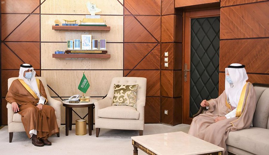 سمو أمير المنطقة الشرقية يستقبل المكلف بتسيير أعمال أمانة الأحساء