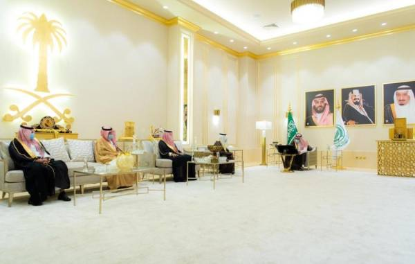 أمير الشرقية ونائبه يطلعان على منجزات معهد الإدارة العامة