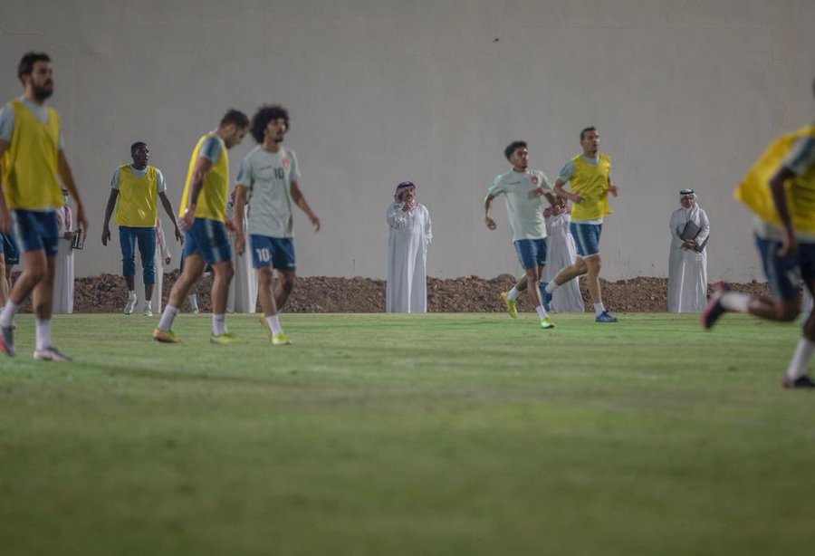 سمو أمير منطقة عسير‏ يقف على استعدادات فريق ضمك لمواجهة الفتح غداً في الدوري