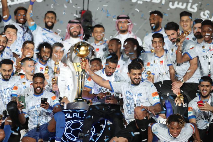 وزير الرياضة يتوج الهلال بلقب كأس دوري المحترفين