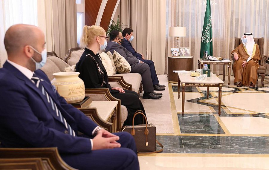 سمو أمير المنطقة الشرقية يستقبل سفير المملكة المتحدة