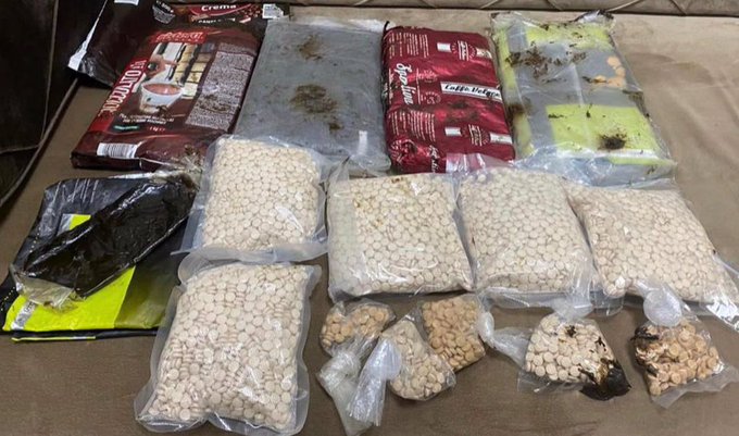 مكافحة المخدرات تضبط أكثر من آلاف قرص امفيتامين و3 كيلو حشيش بجدة