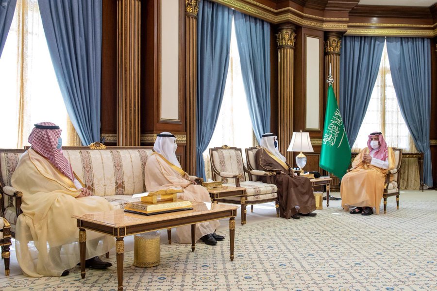 سمو أمير منطقة المدينة المنورة يلتقي وزير الحج والعمرة