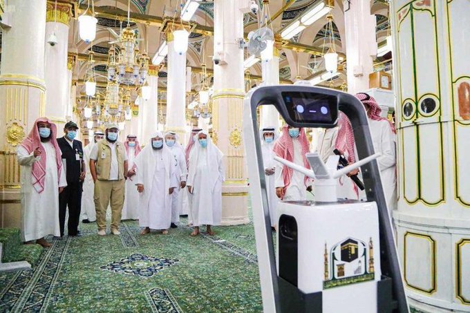 السديس يدشن روبوت التعقيم الآلي لسلامة قاصدي المسجد النبوي