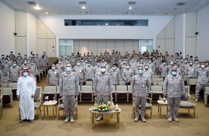 تخريج الدورة الأولى لضباط الصف القياديين بالقوات الجوية