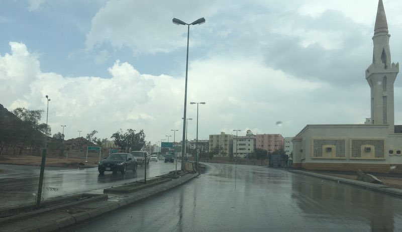 "الأرصاد" تنبّه من هطول أمطار رعدية على محافظتَي الطائف وميسان