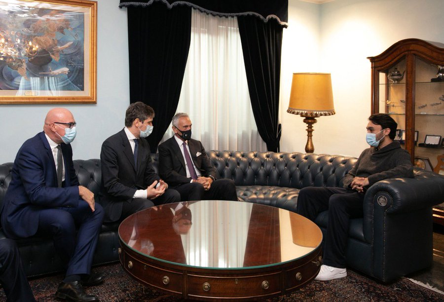 سمو وزير الرياضة يصل روما في زيارة عمل رسمية