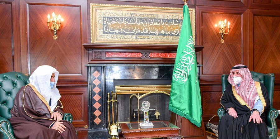 سمو أمير تبوك يستقبل مدير فرع الشؤون الإسلامية بالمنطقة