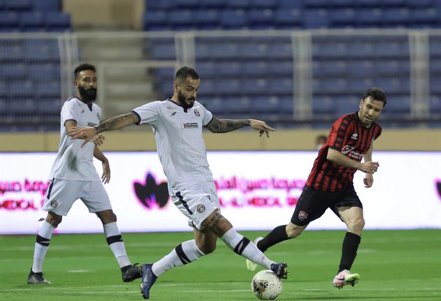 فرسان الواحة إلى الأولى بعد التعادل مع الرائد 