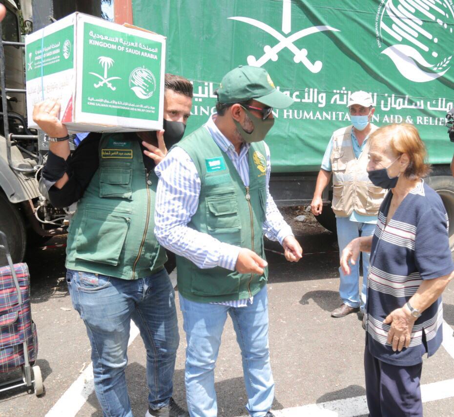 مركز الملك سلمان للإغاثة يواصل تقديم المواد الغذائية العاجلة لأهالي المتضررين من انفجار بيروت