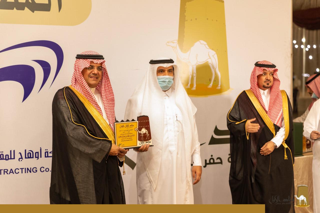 الامير منصور بن محمد يكرم فرع خدمات المياه بحفرالباطن