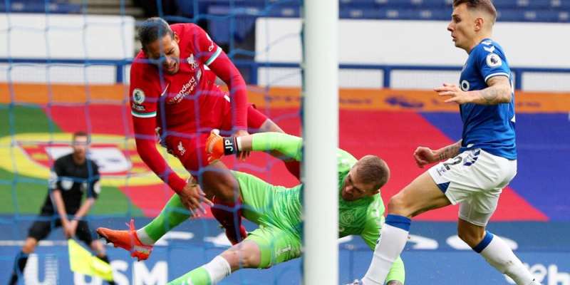 فان دايك سيخضع لجراحة في الركبة