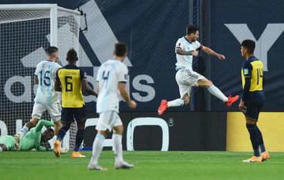 ميسي ينقذ الأرجنتين من فخ الإكوادور