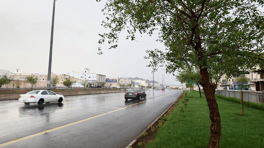 تنبيهات من الأرصاد لقاطني مكة المكرمة وجازان.. والدفاع المدني يحذر