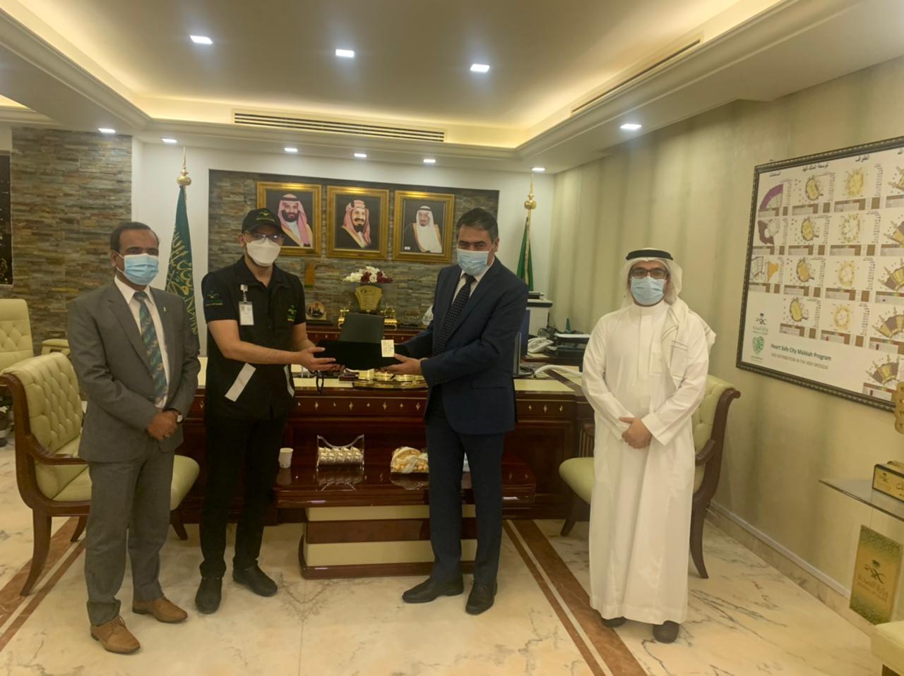 12d55452-9d3f-43cf-9f63-178d2121ca3d-18