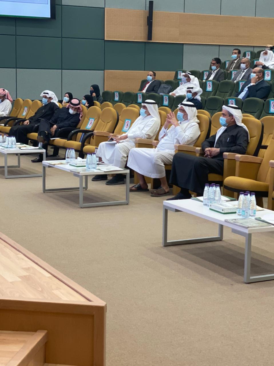 خلال ورشة نظمتها وزارة "البيئة" مختصون يناقشون الأبحاث التطبيقية لرفع الكفاءة الإنتاجية والتسويقية للنخيل والتمور