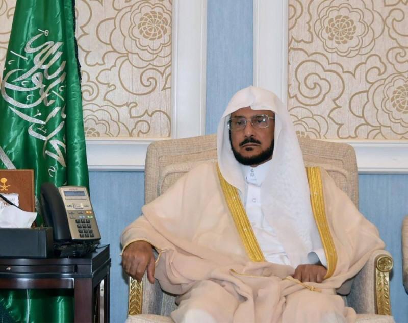 وزير الشؤون الإسلامية يوجه بتوحيد خطبة الجمعة القادمة