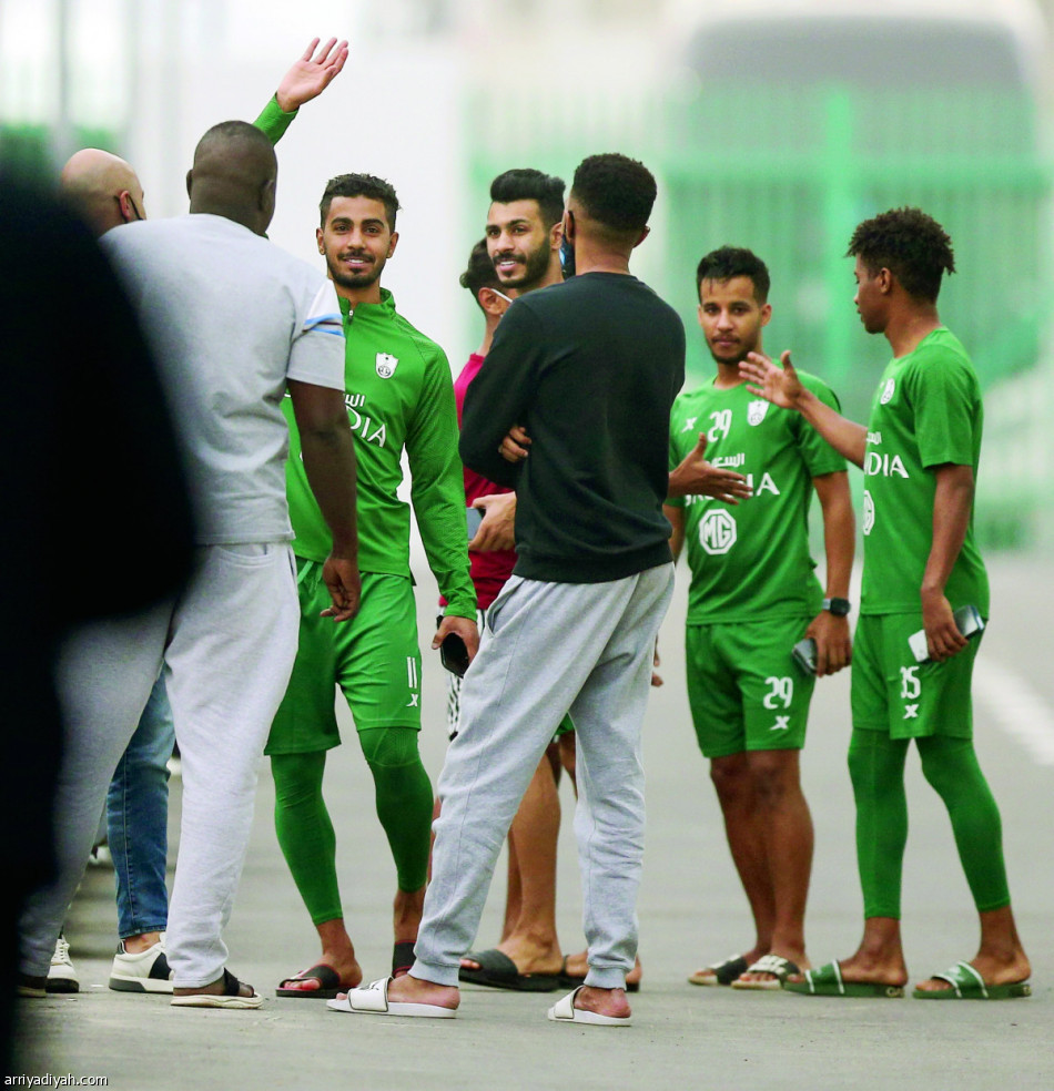 فلادان يتمسك بالقائمة الأخيرة