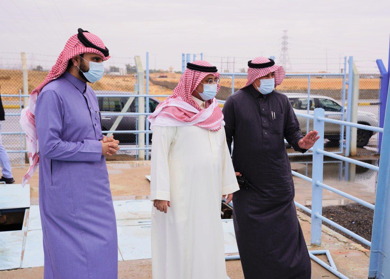 أمين الجوف يتفقد شبكات تصريف مياه الأمطار