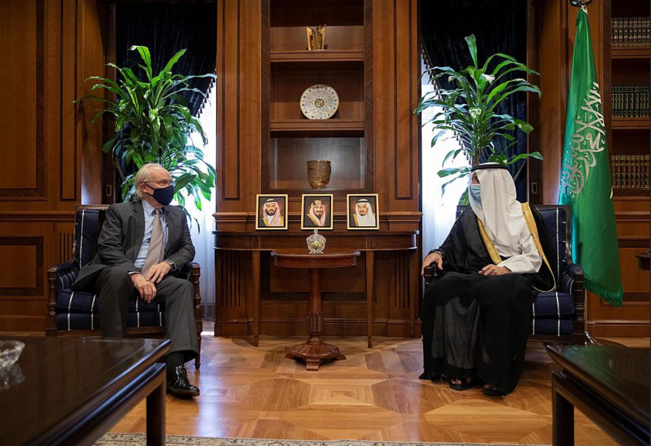 وزير الدولة للشؤون الخارجية يستقبل المبعوث الأمريكي لدى اليمن