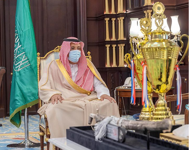سمو الأمير حسام بن سعود يكرم إدارة ولاعبي نادي الباحة لذوي الإعاقة بعد تحقيق بطولة كرة الهدف على مستوى المملكة