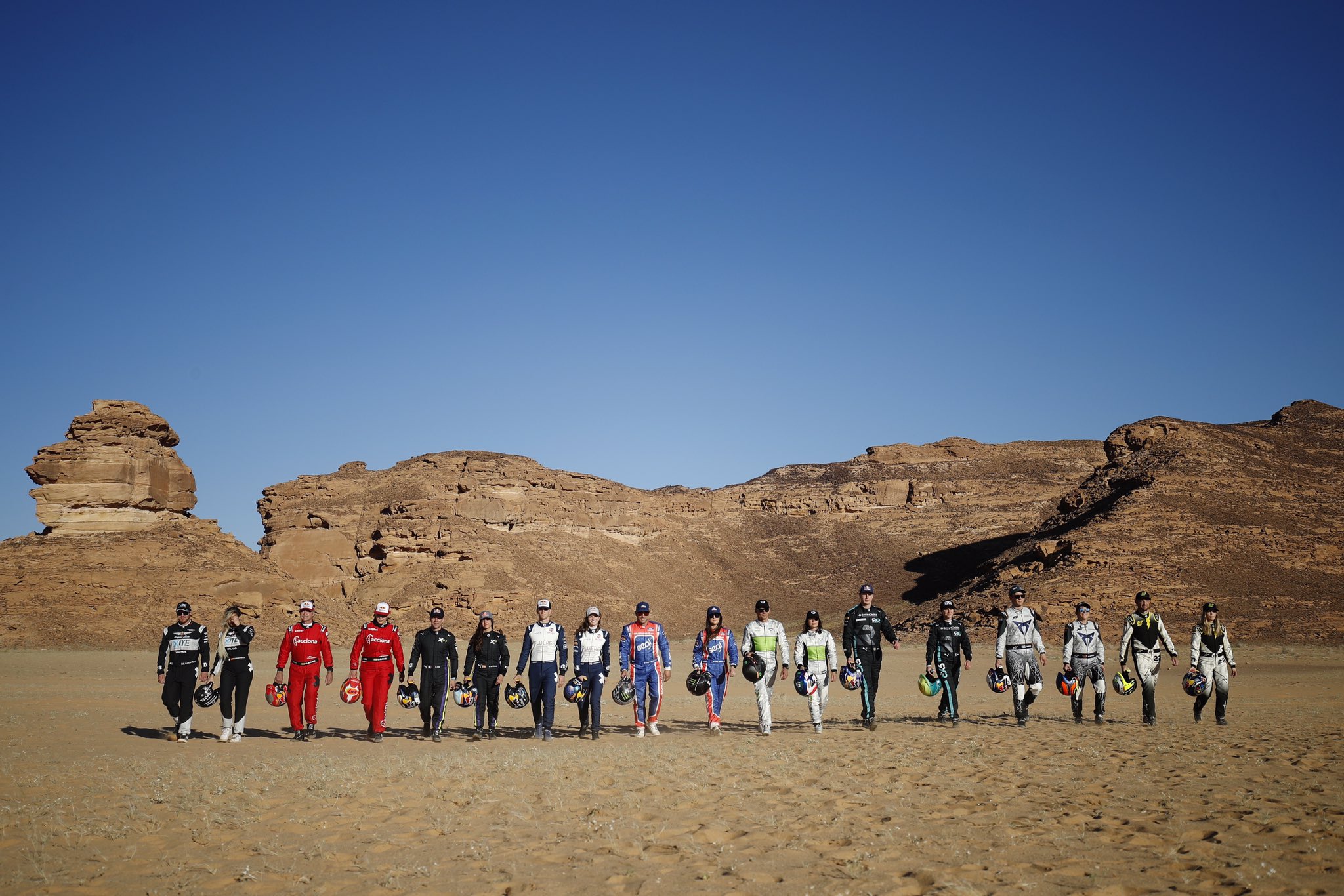 المملكة تستضيف افتتاح سلسلة سباقات "إكستريم إي" لسيارات الدفع الرباعي الكهربائية