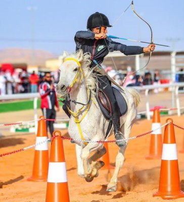 تتويج الفائزين بكأس اتحاد الفروسية للماراثون والرماية على ظهر الخيل والتقاط الأوتاد