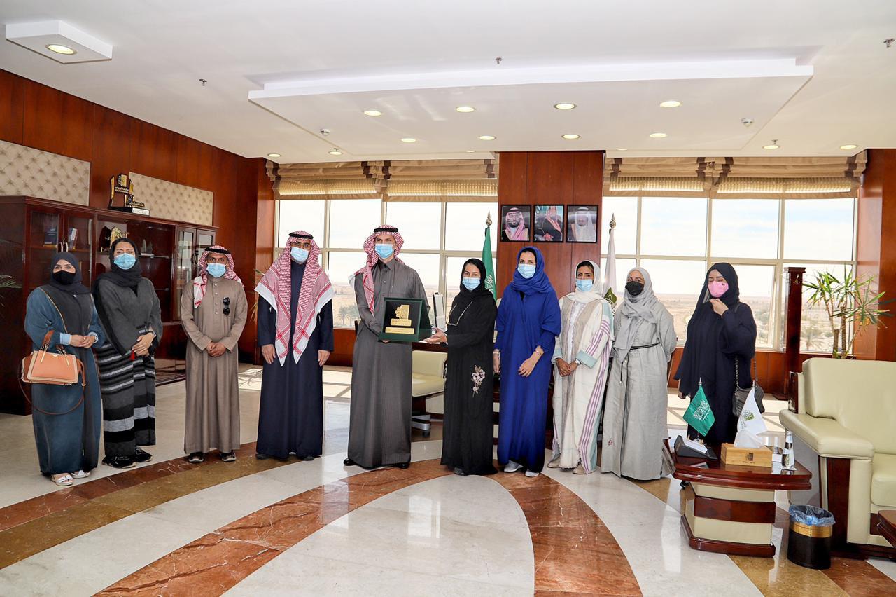 رئيس جامعة الجوف يستقبل وفد هيئة التراث