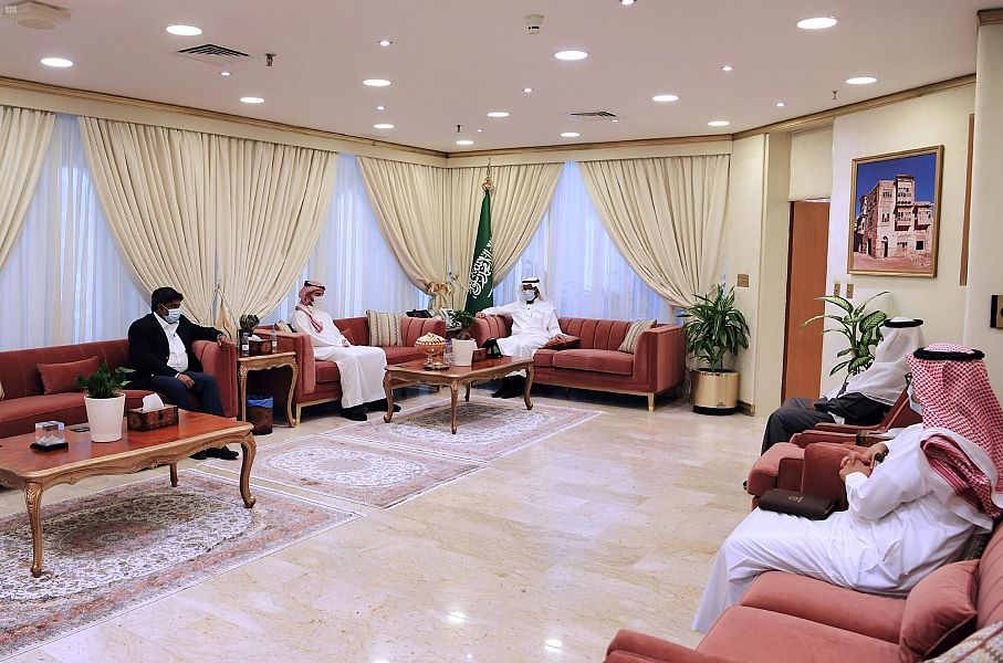 سمو رئيس اتحاد الكريكت يبحث مع مسؤولي الهيئة الملكية بينبع استضافة البطولات للعبة