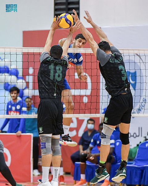 توج الأهلي بلقب كأس الاتحاد الدولي لكرة القدم بعد فوزه على الهلال بثلاث مباريات متتالية من الهزائم