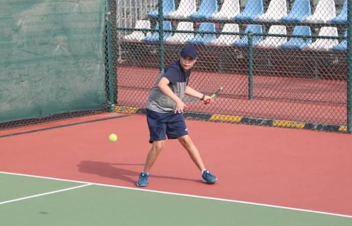 الاتحاد والسلام يتصدران دوري الأولى للتنس