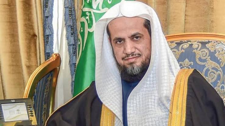 معالي النائب العام عضو هيئة كبار العلماء يزور أبطال الحد الجنوبي في النقاط القتالية المتقدمة ويطمئن على الجرحى والمصابي
