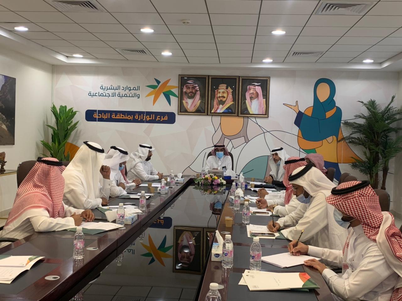 آل شايق يجتمع بأعضاء تأسيس جمعية المسؤولية الاجتماعية