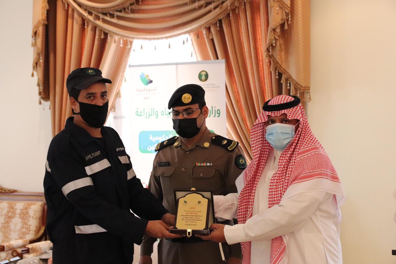 "البيئة" تكرِّم الجهات الحكومية والأهلية المشاركة في إنقاذ الدلافين بأملج