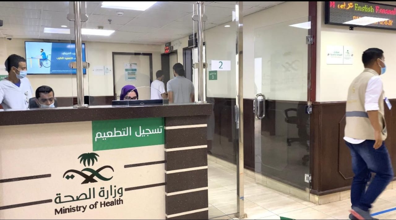 بنهاية الأسبوع الرابع أكثر من ٦٠٠٠ مستفيد من لقاح كوفيد 19 بمركز مجمع إرادة