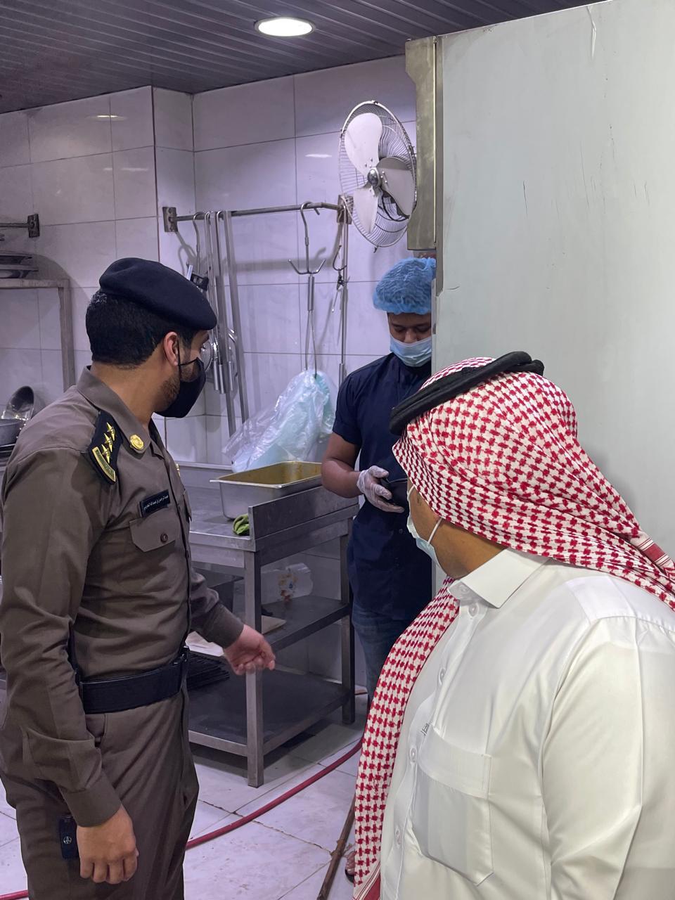 ضمن جهود منع انتشار فيروس كورونا : لجان لضبط مخالفي الإجراءات الاحترازية بالمحلات التجارية والمطاعم بأملج