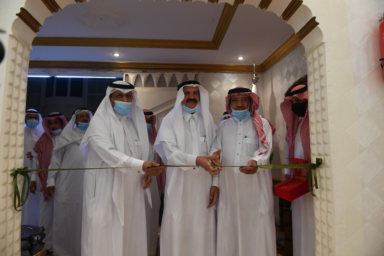 فيما دشن حساب الفرع على تويتر : المالك يفتتح مقر هيئة الصحفيين السعوديين بالطائف