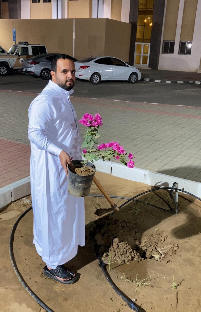فتيات جازان ينفذن مبادرة غرس شتلات بمبنى المؤسسة