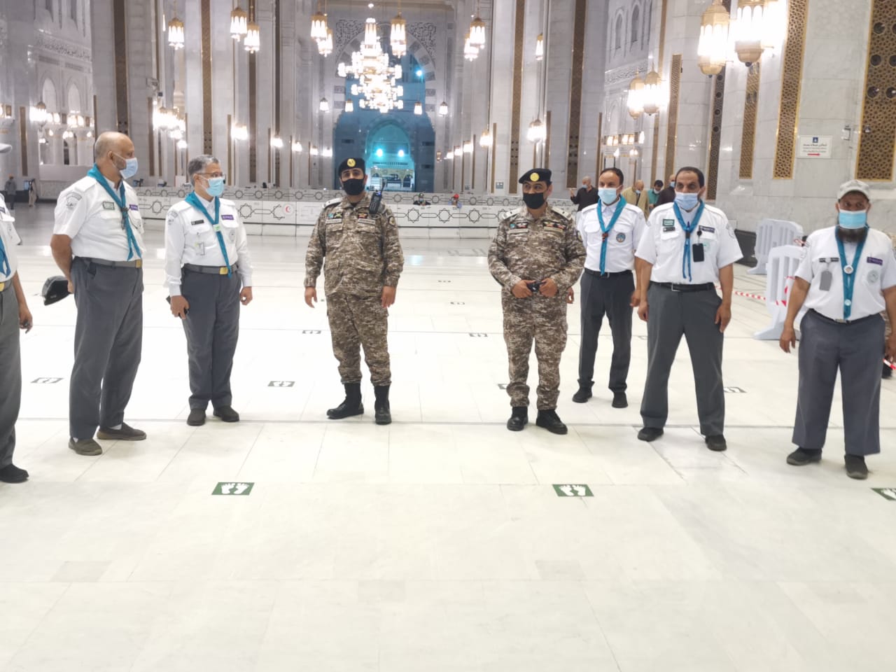 مُدير إدارة النشاط الطلابي في تعليم مكة المكرمة يتفقد عمل القادة الكشفيين بالمسجد الحرام