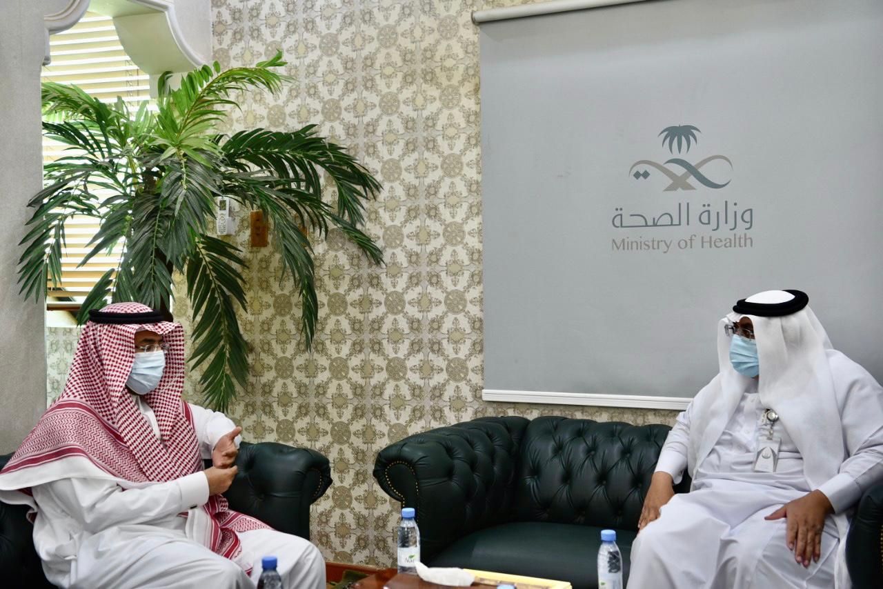 مدير عام صحة تبوك يلتقي أمين المنطقة