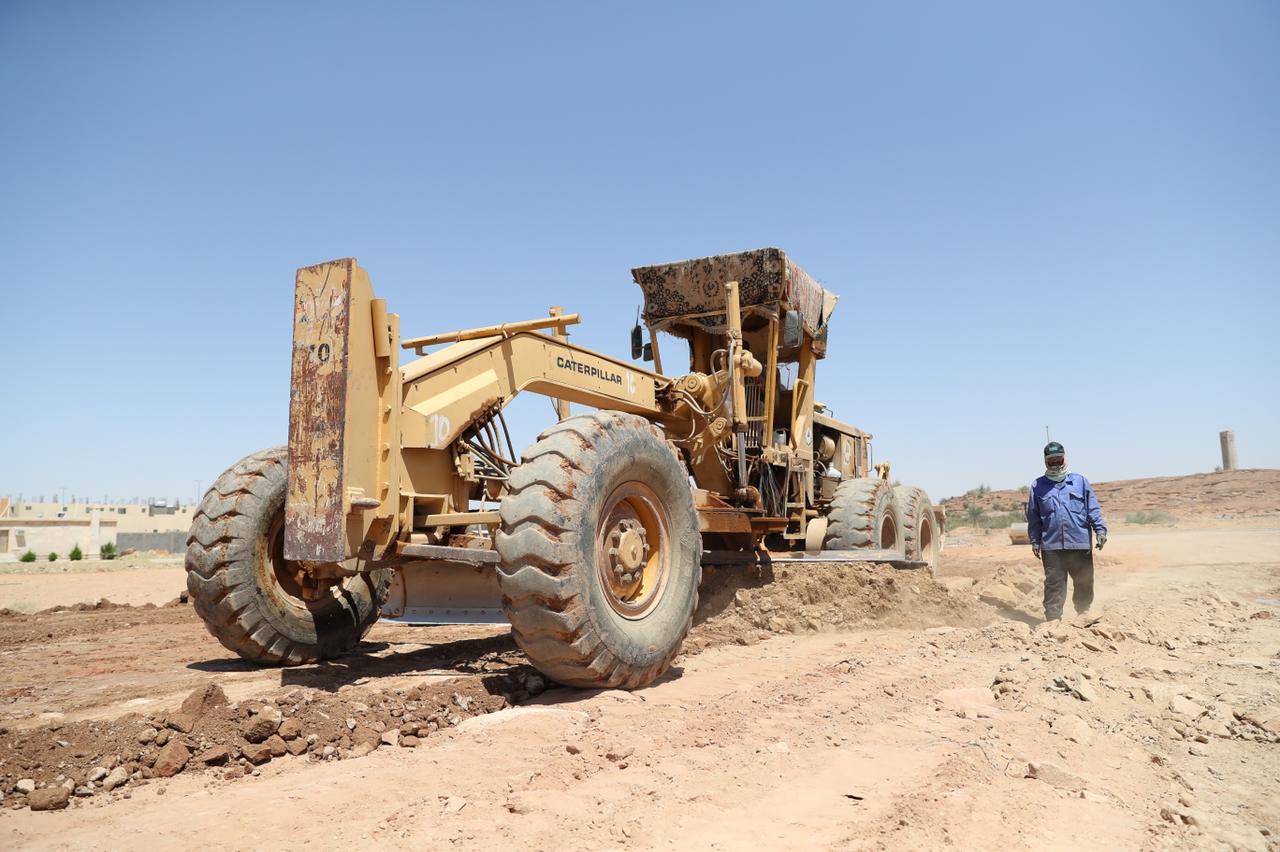 أمانة الجوف تواصل تنفيذ أعمال السفلتة بمخططات شرق اللقائط