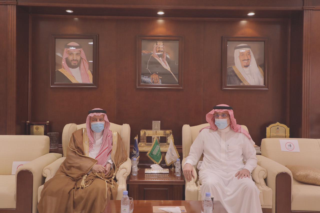 وكيل جامعة حائل للتطوير والأعمال يستقبل أمين عام جائزة الأميرة صيتة بنت عبد العزيز للتميز في العمل الاجتماعي