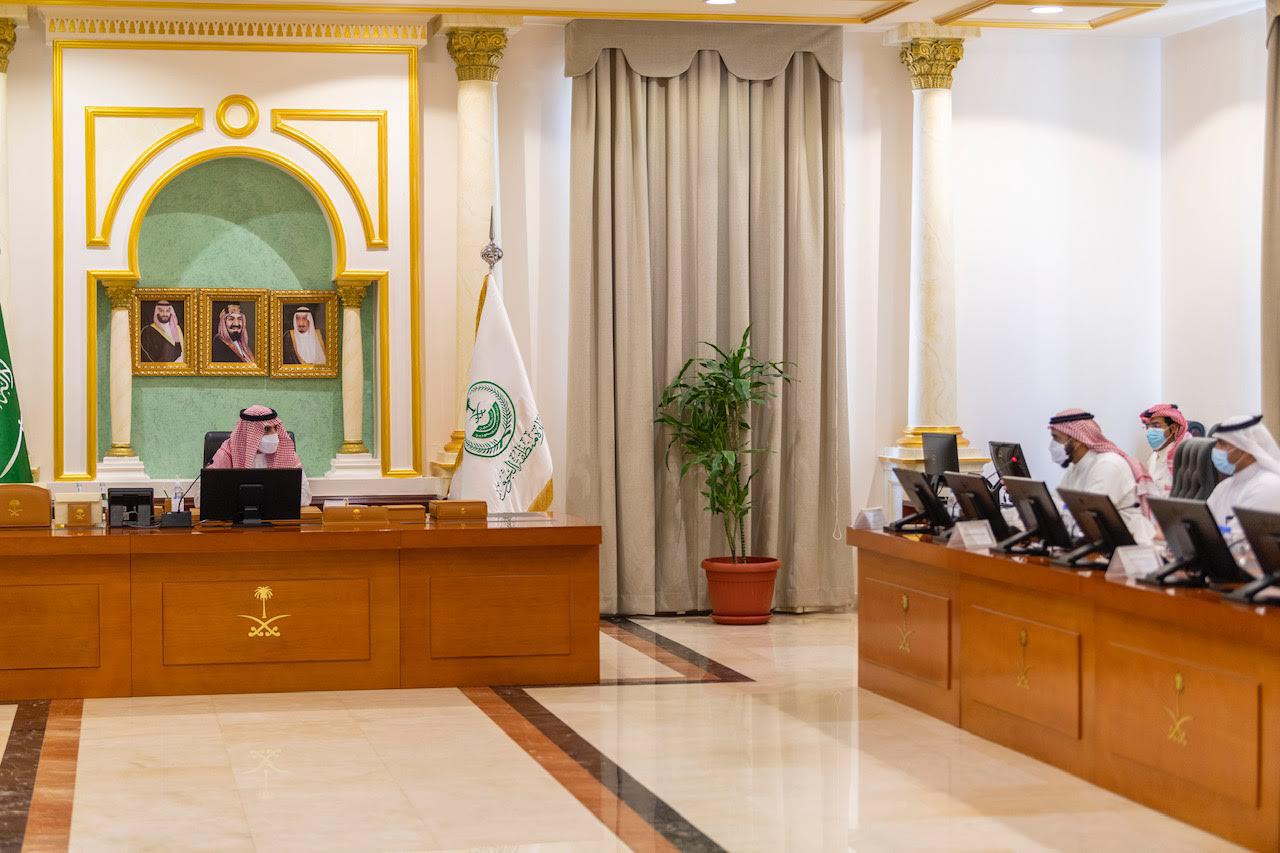 استعرض صاحب السمو الملكي الأمير فيصل بن نواف بن عبدالعزيز أمير منطقة الجوف خطة التحول في الرعاية الصحية بالمنطقة