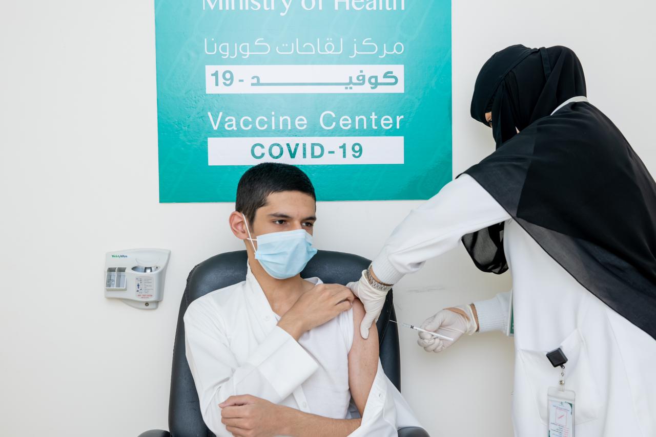 صحة حفر الباطن تبدأ في تطعيم الفئة العمرية من "12-18" عاماً بلقاح (فايزر)
