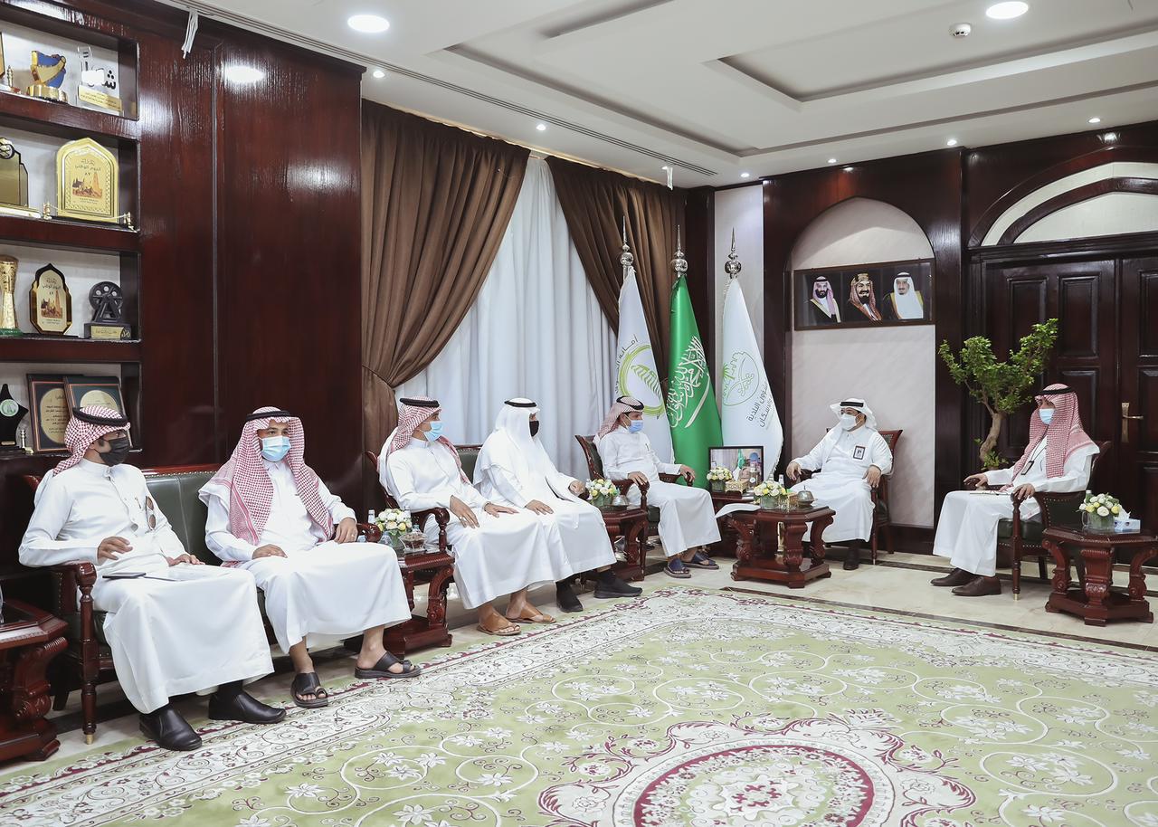 أمين الجوف يبحث مع رئيس وأعضاء بلدي صوير تلبية احتياجات الأهالي