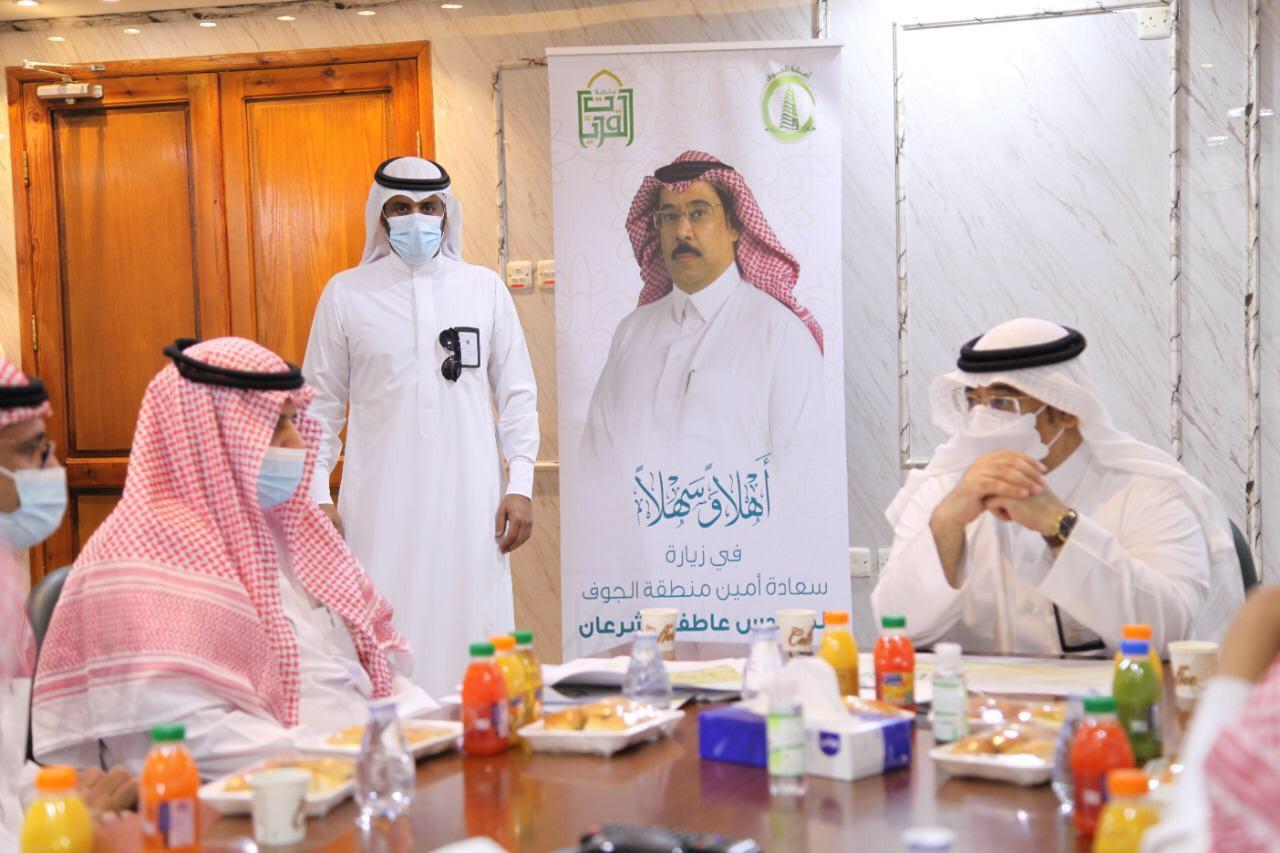 أمين الجوف يبحث مع رئيس ومسؤولي بلدية القريات الارتقاء بالخدمات للمواطنين