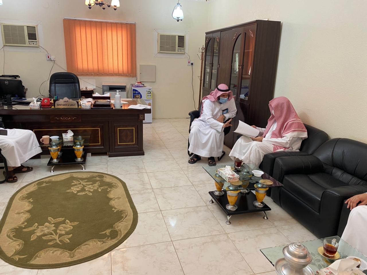 محافظ دومة الجندل يبحث مع مدير الشؤون الإسلامية سير العمل في فرع الوزارة بالمحافظة
