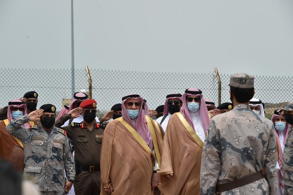 سمو الأمير محمد بن ناصر يتفقد قيادة قطاع حرس الحدود بفرسان ويفتتح جامع شهداء الواجب