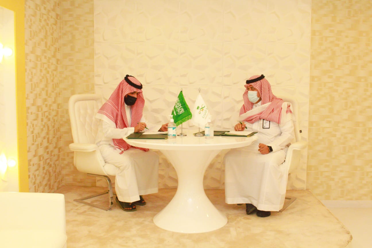 د. الشهراني يوقع اتفاقية شراكة مجتمعية